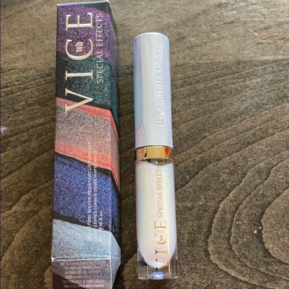 Urban decay lip gloss.